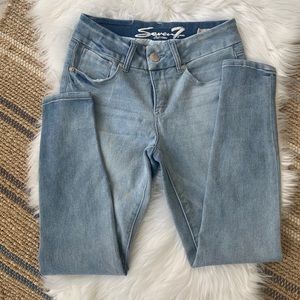 Seven7 Jean Jeggings. Skinny leg. Size 8